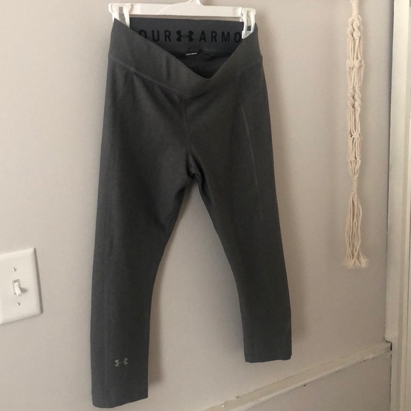 Under Armour Pants - Under Armour 3/4 compression workout leggings